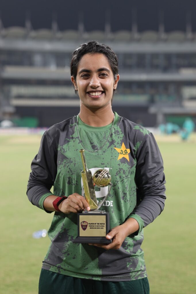 PAK-W vs SA-W 3rd ODI 2025: नाशरा संधू का स्पिन जादू, साउथ अफ्रीका 115 पर ढेर, पाकिस्तान की दमदार जीत
