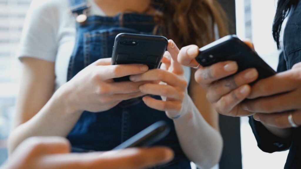 Instagram Teen Safety Update:  इंस्टाग्राम ने बढ़ाई बच्चों की सुरक्षा, नए Teen Accounts में अब पैरेंट्स को मिलेगा पूरा कंट्रोल